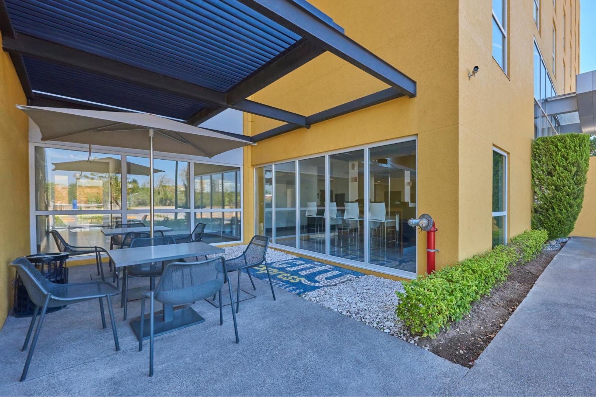 City Express By Marriott Irapuato Norte Exterior photo