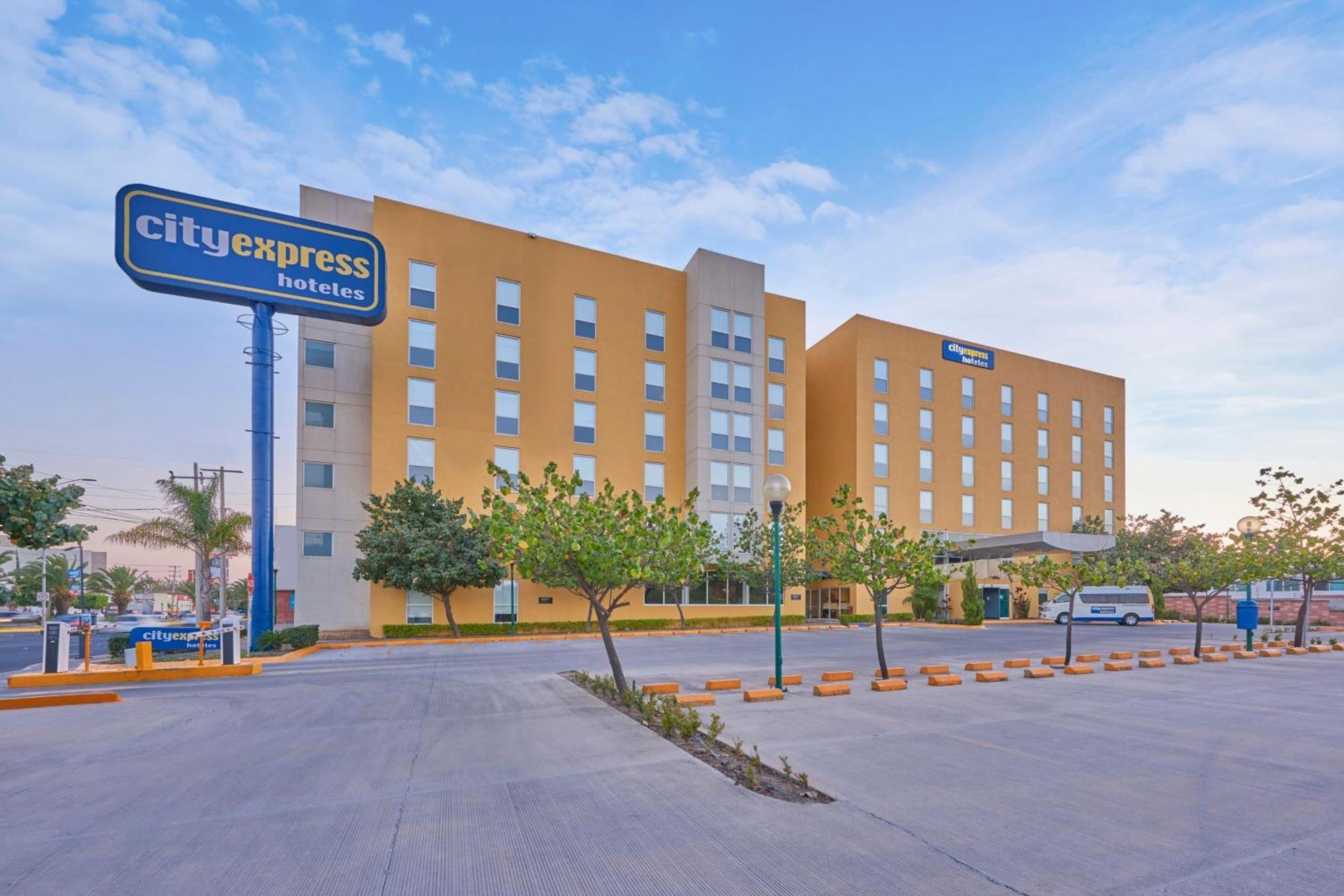 City Express By Marriott Irapuato Norte Exterior photo